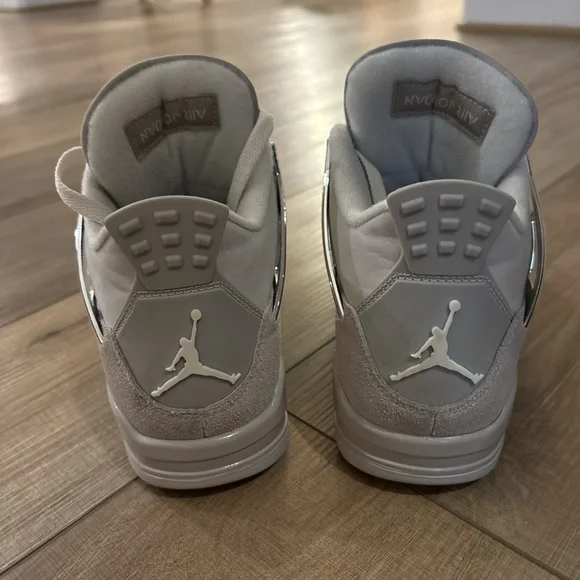 Gray Air Jordan 4 Sneakers ‘frozen moments’